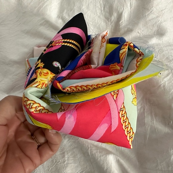 Versace styled print fabric - Picture 4 of 8